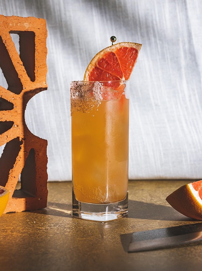 Blanco Paloma en highball con borde de sal