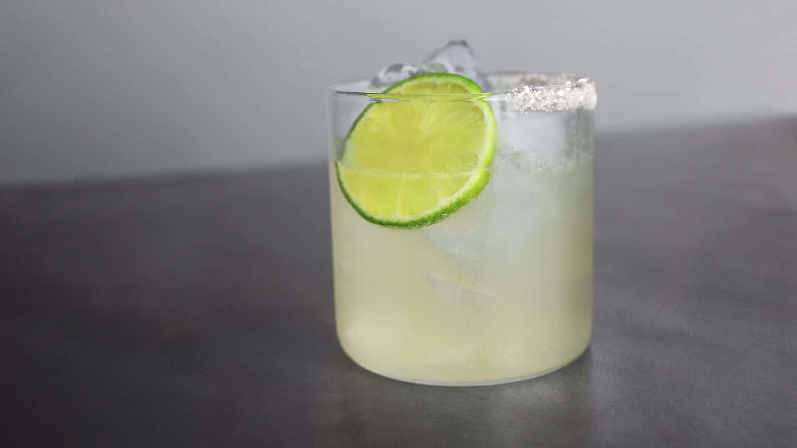 Cilantro Margarita en vaso rocks
